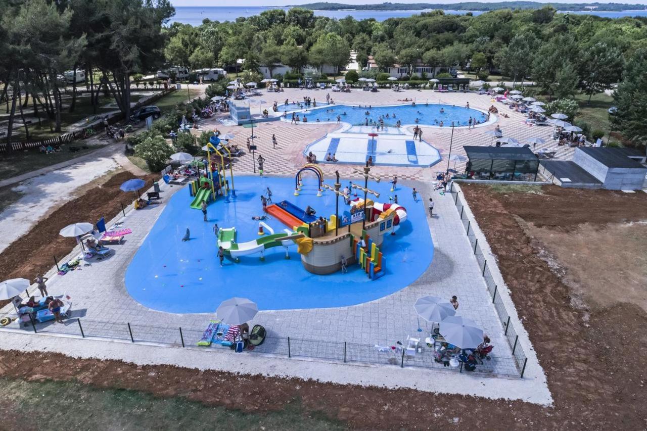 Lux Camp - Mobile Homes In Bi Village Фажана Экстерьер фото