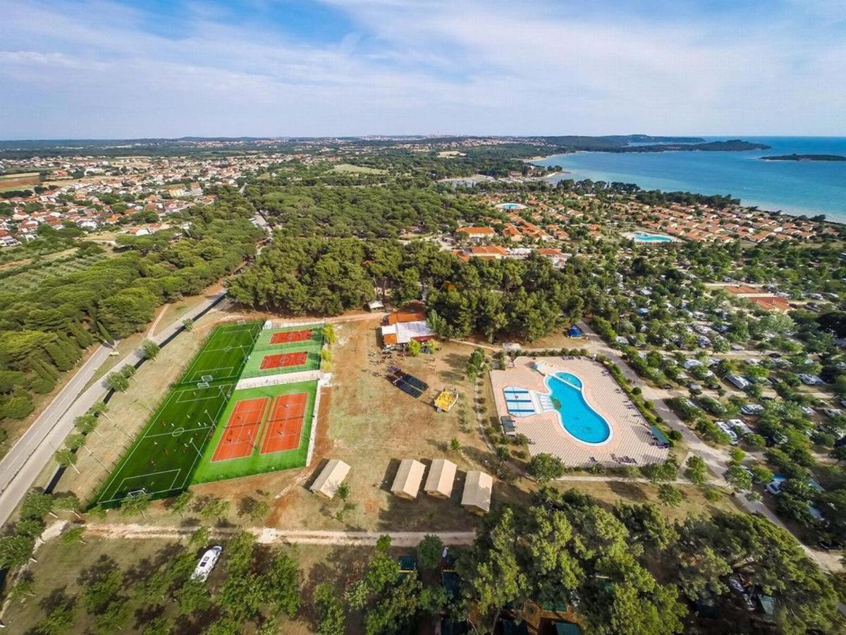 Lux Camp - Mobile Homes In Bi Village Фажана Экстерьер фото